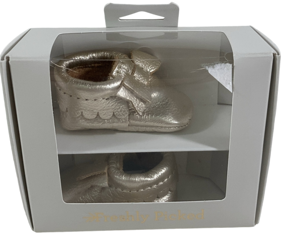 Freshly Picked Bow Moccasins, Newborn, Platinum Fashion - Image 4