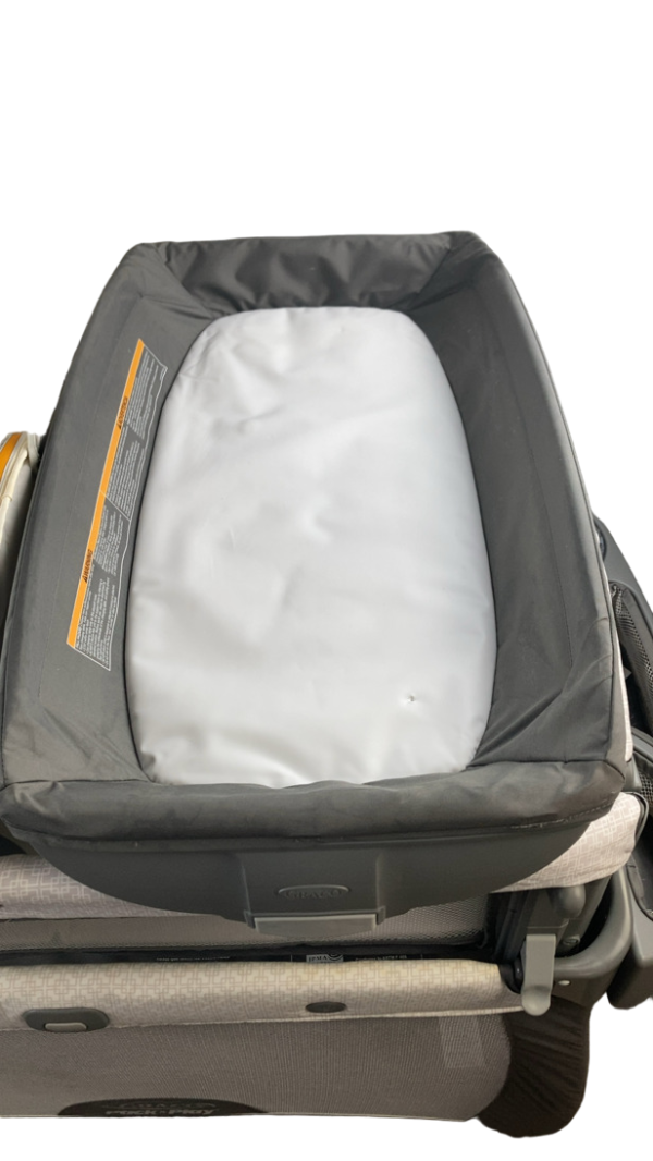 Graco Pack  n Play Newborn2Toddler on Sale - Image 3